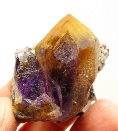 Quartz var. amethyst with calcite
Brandberg, Namibia
50 x 41 x 30 mm
Same as above. (Author: Pierre Joubert)