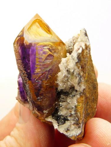 Quartz var. amethyst with calcite
Brandberg, Namibia
50 x 41 x 30 mm
Same as above. (Author: Pierre Joubert)