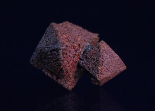 Copper pseudomorph after cuprite
Block 1-1, Rubtsovskiy Mine, Altaiskiy Krai, Siberia, Russia
4.3 x 3.0 cm (Author: Don Lum)