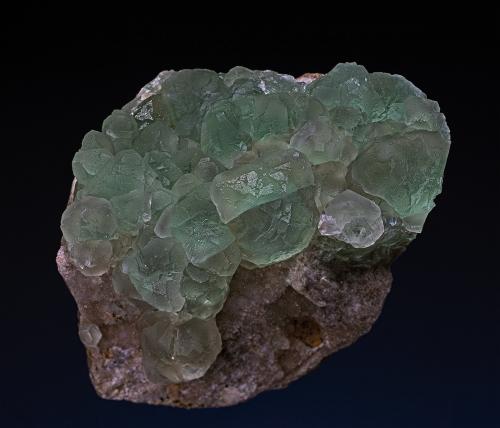 Fluorite
Felix Mine, Azusa, San Gabriel Mts, Los Angeles Co., California, USA
8.3 x 6.4 cm
Updated Version (Author: am mizunaka)