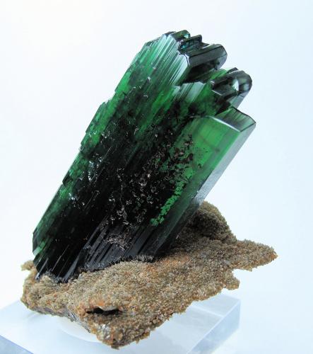 Vivianite, siderite, pyrite
Huanuni mine, Huanuni, Dalence Province, Oruro Department, Bolivia
Crystal size: 82 mm x 38 mm x 11 mm. Matrix size: 90 mm x 56 mm (Author: Carles Millan)