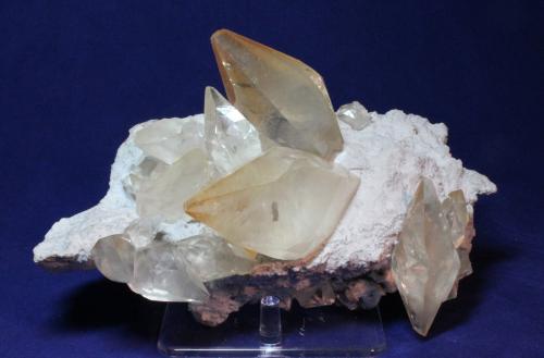 Calcite, Dolomite
Cumberland Mine, Smith County, Tennessee, USA
24 x 11.5 cm (Author: Don Lum)