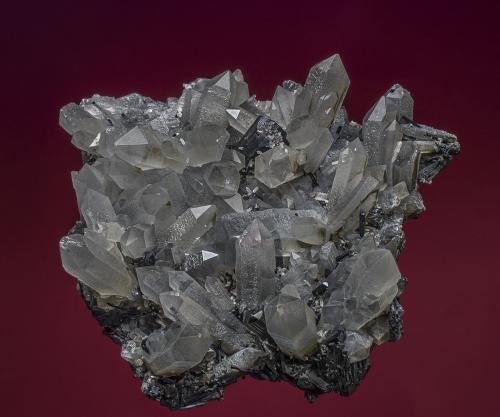Quartz, Ilvaite
2nd Sovetskii Mine, Dal’negorsk, Kavalerovo Mining District, Primorskiy Kray, Far-Eastern Region, Russia
16.0 x 14.0 cm (Author: am mizunaka)
