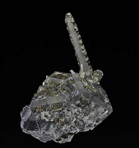 Fluorite, Quartz
Nikolaevskiy Mine, Dal’negorsk, Kavalerovo Mining District, Primorskiy Kray, Far-Eastern Region, Russia
3.7 x 2.9 x 4.2 cm (Author: am mizunaka)