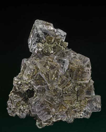 Fluorite
Nikolaevskiy Mine, Dal’negorsk, Kavalerovo Mining District, Primorskiy Kray, Far-Eastern Region, Russia
10.4 x 9.2 cm (Author: am mizunaka)