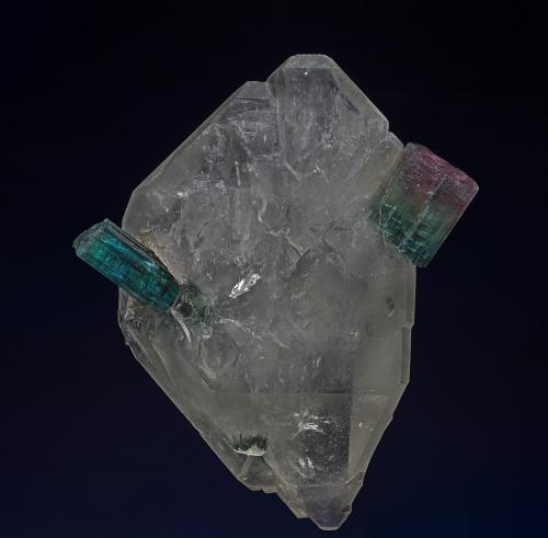 Quartz, Tourmaline
Sapo Mine, Ferruginha, Conselheiro Pena, Doce valley, Minas Gerais, Brazil
BackSide (Author: am mizunaka)