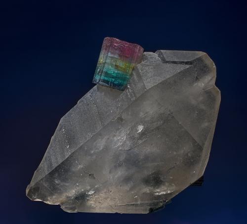 Quartz, Tourmaline
Sapo Mine, Ferruginha, Conselheiro Pena, Doce valley, Minas Gerais, Brazil
8.9 x 14.6 cm (Author: am mizunaka)