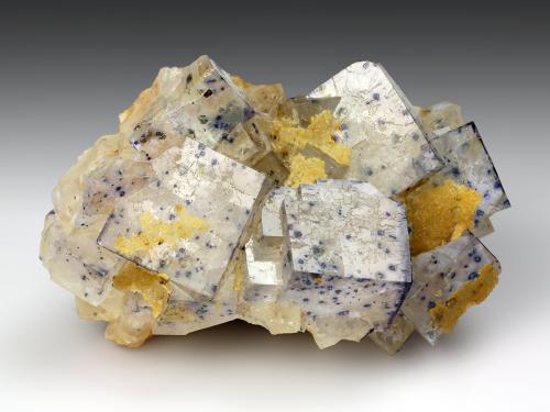 Fluorite + Hemimorphite
Coldstones Quarry, Greenhow, Yorkshire, England, UK
35 x 23 x 18 mm (Author: xdxucn)