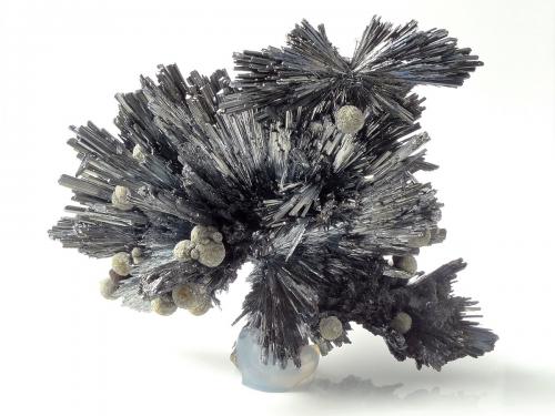 Stibnite with Siderite
Herja Mine, Chiuzbaia (Kisbánya), Baia Mare (Nagybánya), Maramures Co., Romania
7 x 5.5 x 3.5 cm (Author: xdxucn)