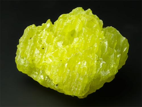 Sulfur
Stoneco Quarry, Maybee, Monroe County, Michigan, USA
3.6 x 3 x 2.2 cm (Author: xdxucn)