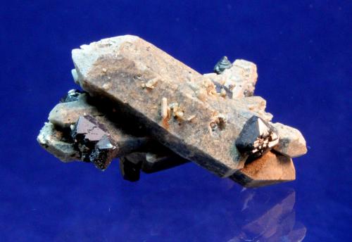 Brookite, Quartz var smoky
Magnet Cove, Hot Spring County, Arkansas, USA
4.8 x 4.3 cm (Author: Don Lum)