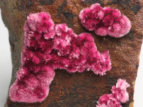 Erythrite<br />Mount Cobalt Mine, Selwyn District, Cloncurry Shire, Queensland, Australia<br />27 mm x 25 mm x 19 mm<br /> (Author: xdxucn)