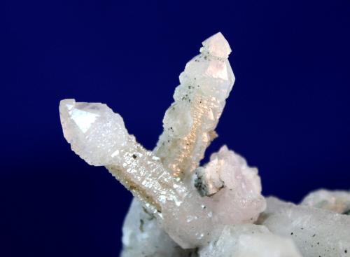 Quartz, Dolomite, Arsenopyrite
Huanggang Mine, Keshiketeng Qi, Chifeng, Inner Mongolia, China
9.7 x 9.5 cm
Quartz scepter and inverse scepter (Author: Don Lum)