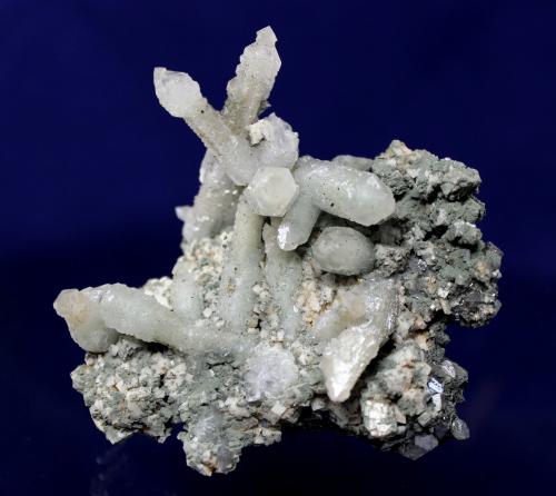 Quartz, Dolomite, Arsenopyrite
Huanggang Mine, Keshiketeng Qi, Chifeng, Inner Mongolia, China
9.7 x 9.5 cm
Quartz scepter and inverse scepter (Author: Don Lum)