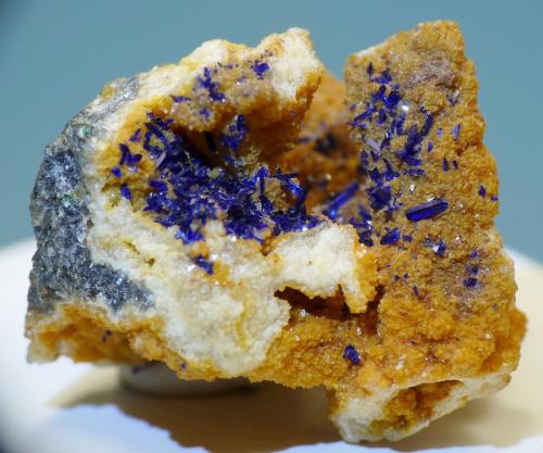 Azurite on calcite
Tsumeb, Namibia
27 x 26 x 22 mm
The yellow colouring could be due to iron oxide. (Author: Pierre Joubert)