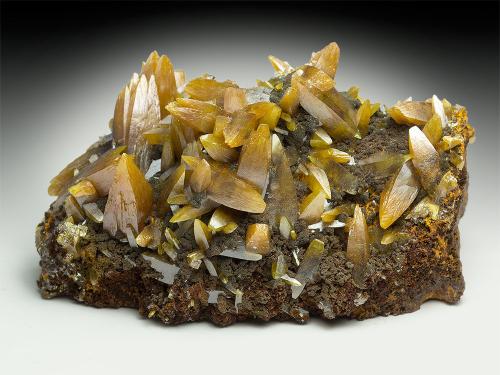 Wulfenite
Ojuela Mine, Mapimi, Durango, Mexico
5.3 x 3.4 x 2.7 cm (Author: xdxucn)