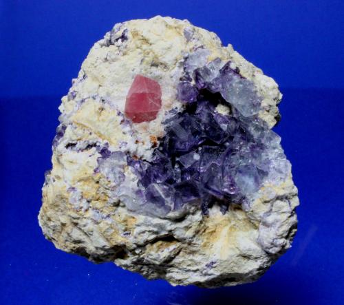 Fluorite, Rhodochrosite
Wutong Mine (Wudong Mine), Liubao, Cangwu Co., Wuzhou Prefecture, Guangxi Zhuang Autonomous Region, China
8.5 x 9.0 x 6.5 cm (Author: Don Lum)