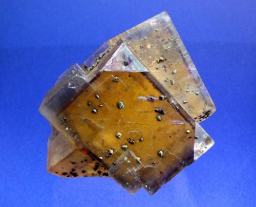 Fluorite, Calcite, Chalcopyrite
Illinois - Kentucky Fluorspar District, Hardin County, Illinois, USA
8 x 7 x 5 cm (Author: Don Lum)