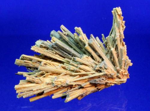 Sulfur coating stibnite
Xikuangshan Sb deposit, Lengshuijiang Co., Loudi Prefecture, Hunan Province, China
6 x 5.4 cm (Author: Don Lum)