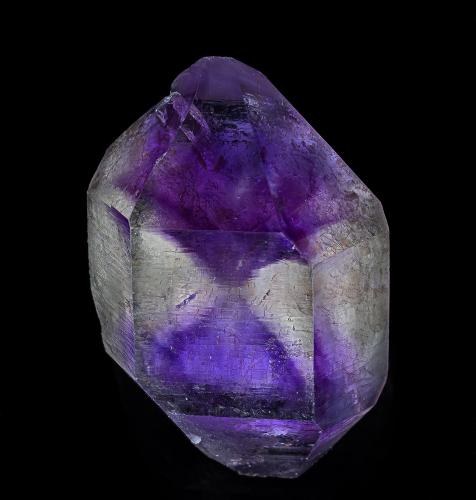 Quartz (var Amethyst)
Adrar Tirecht Bou Oudi, Tata Province, Guelmim-Es Semara Region, Morocco
3.6 x 2.5 cm (Author: am mizunaka)