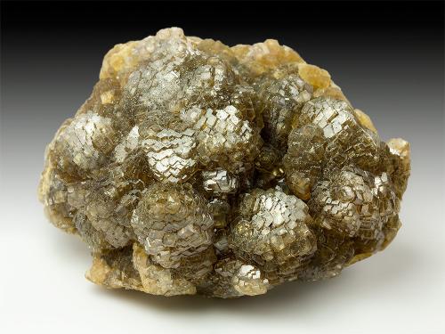Siderite<br />Julcani Mine, Julcani District, Angaraes Province, Huancavelica Department, Peru<br />6.4 x 5.1 x 2.5 cm<br /> (Author: xdxucn)