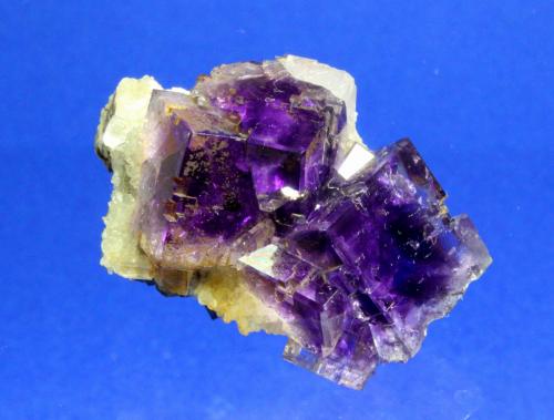 Fluorite, Quartz
Berbes Mining area, Ribadesella, Asturias, Spain
4.9 x 4.0 cm (Author: Don Lum)