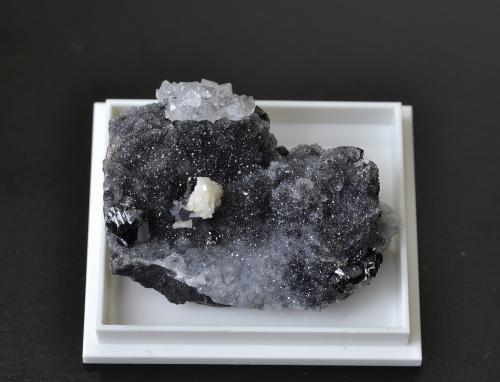 Sphalerite, galena and ankerite on quartz
Nentsberry Haggs Mine, Alston Moor, Cumbria, England, UK
3 x 4 cm (Author: captaincaveman)