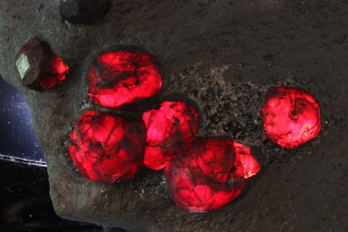 Almandine, Graphite<br />Red Embers Mine, Erving, Franklin County, Massachusetts, USA<br />11.1 x 8 cm<br /> (Author: Don Lum)