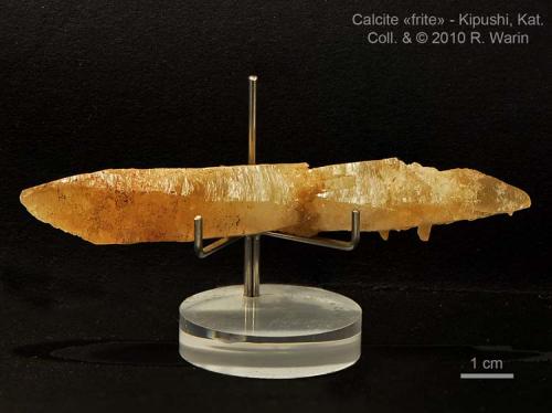 Calcite<br />Kipushi Mine, Kipushi, Katanga Copper Crescent, Katanga (Shaba), Democratic Republic of the Congo (Zaire)<br />10 cm<br /> (Author: Roger Warin)