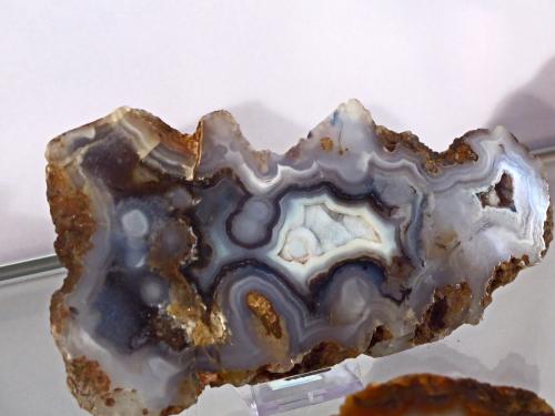 Quartz (var. agate)<br />Techereu Valley, Apuseni Mountains, Alba, Transylvania, Romania<br />H:6 cm x L 10 cm x W 3 cm<br /> (Author: Adrian Pripoae)