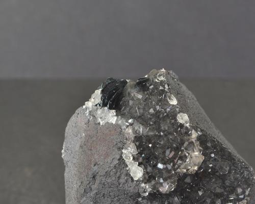 Quartz (var. smokey) and Hematite (var. specularite)<br />Mina Florence, Egremont, West Cumberland Iron Field, (antes Cumberland), Cumbria, Inglaterra / Reino Unido<br /><br /> (Author: captaincaveman)