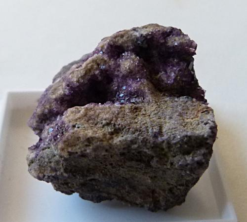 Fluorite<br />Great Bell Lead Mine, Dalefoot Level, Mallerstang, North Pennines Orefield, former Westmorland, Cumbria, England / United Kingdom<br />2.8x2x2cm 30g<br /> (Author: captaincaveman)