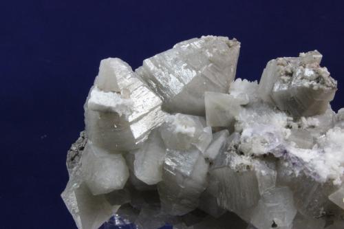 Witherite<br />Minerva I Mine, Ozark-Mahoning group, Cave-in-Rock Sub-District, Hardin County, Illinois, USA<br />6.7 x 4.1 cm<br /> (Author: Don Lum)