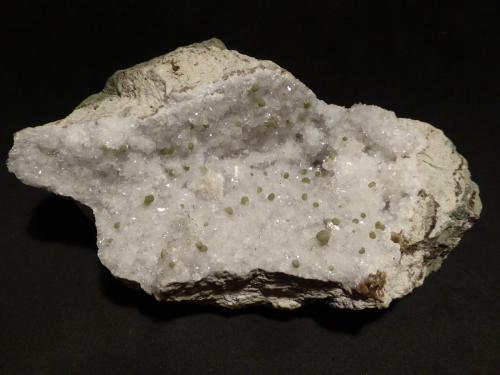 Cuarzo, Girolita y Okenita<br />Cantera Malad, Malad, Mumbai (Bombay), Distrito Mumbai, Maharashtra, India<br />12x7 cm<br /> (Autor: Ander Ispizua Juan)