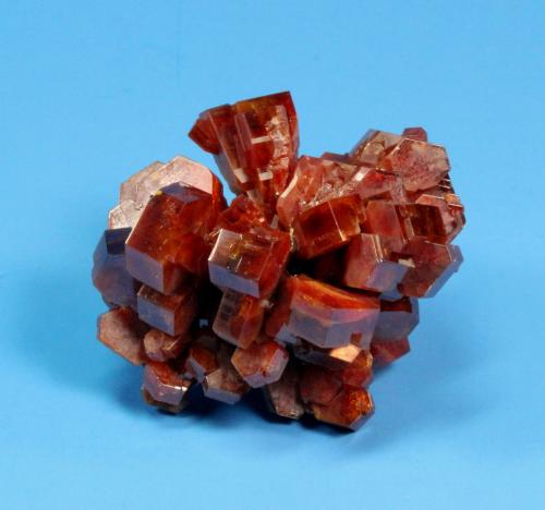 Vanadinite<br />Zona mina ACF, Distrito minero Mibladen, Mibladen, Midelt, Provincia Midelt, Región Drâa-Tafilalet, Marruecos<br />4.6 x 4.1 x  3.2 cm<br /> (Author: Don Lum)