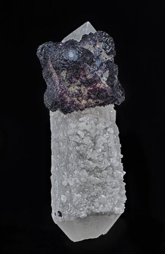 Fluorite, Quartz<br />Kara-Oba, Betpak-Dala (Bet-Pak-Dala) Desert, Karaganda Region, Kazakhstan<br />9.1 x 3.3 cm<br /> (Author: am mizunaka)