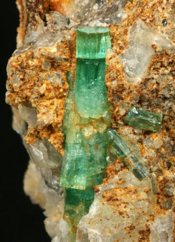 Beryl (variety emerald) with Calcite<br />Peñas Blancas Mine, Municipio San Pablo de Borbur, Western Emerald Belt, Boyacá Department, Colombia<br />Detail<br /> (Author: Fiebre Verde)