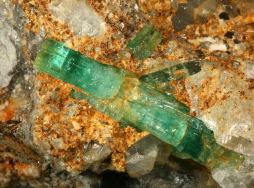 Beryl (variety emerald) with Calcite<br />Peñas Blancas Mine, Municipio San Pablo de Borbur, Western Emerald Belt, Boyacá Department, Colombia<br />Detail<br /> (Author: Fiebre Verde)