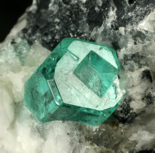 Beryl (variety emerald), Calcite<br />Muzo mining district, La Pava Mine, Quípama, Municipio Muzo, Western Emerald Belt, Boyacá Department, Colombia<br />38x24x33mm<br /> (Author: Fiebre Verde)