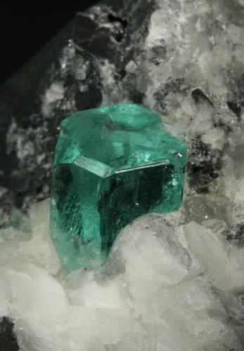 Beryl (variety emerald), Calcite<br />Muzo mining district, La Pava Mine, Quípama, Municipio Muzo, Western Emerald Belt, Boyacá Department, Colombia<br />38x24x33mm<br /> (Author: Fiebre Verde)