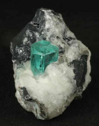 Beryl (variety emerald), Calcite<br />Muzo mining district, La Pava Mine, Quípama, Municipio Muzo, Western Emerald Belt, Boyacá Department, Colombia<br />38x24x33mm<br /> (Author: Fiebre Verde)