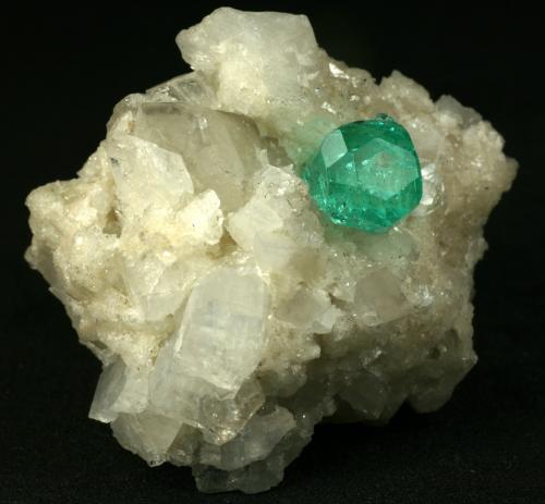 Beryl (variety emerald), Calcite<br />Muzo mining district, La Pava Mine, Quípama, Municipio Muzo, Western Emerald Belt, Boyacá Department, Colombia<br />37x34x38mm<br /> (Author: Fiebre Verde)