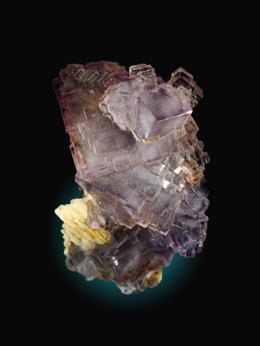 Fluorita, Barita<br />Zona minera de Berbes, Berbes, Ribadesella, Comarca Oriente, Principado de Asturias (Asturias), España<br />6x4cm, cristales de hasta 2cm<br /> (Autor: Raul Vancouver)