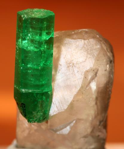 Beryl (variety emerald), Calcite<br />Muzo mining district, Western Emerald Belt, Boyacá Department, Colombia<br />Emerald 18mm / Calcite 24mm<br /> (Author: Fiebre Verde)