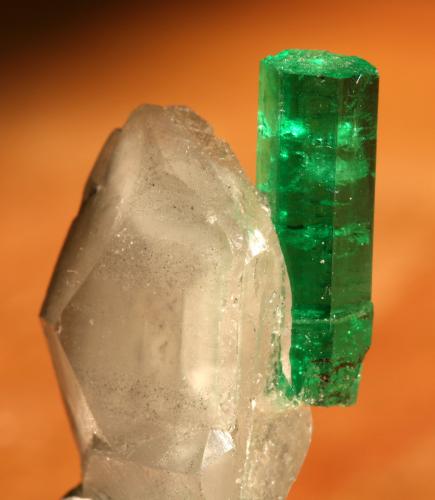 Beryl (variety emerald), Calcite<br />Muzo mining district, Western Emerald Belt, Boyacá Department, Colombia<br />Emerald 18mm / Calcite 24mm<br /> (Author: Fiebre Verde)