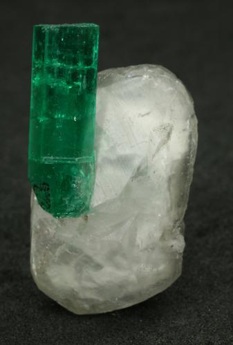 Beryl (variety emerald), Calcite<br />Muzo mining district, Western Emerald Belt, Boyacá Department, Colombia<br />Emerald 18mm / Calcite 24mm<br /> (Author: Fiebre Verde)