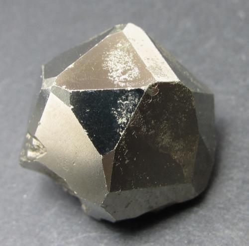 Pirita<br />Merelani, Montes Lelatema, Distrito Simanjiro, Región Manyara, Tanzania<br />3 x 3 cm.<br /> (Autor: prcantos)