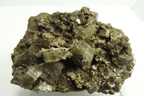 Fluorapatito (Grupo Apatito) y Siderita.<br />Minas da Panasqueira, Aldeia de São Francisco de Assis, Covilhã, Castelo Branco, Cova da Beira, Centro, Portugal<br />65x45 mm.<br /> (Autor: Jesus Franquesa Baucells)