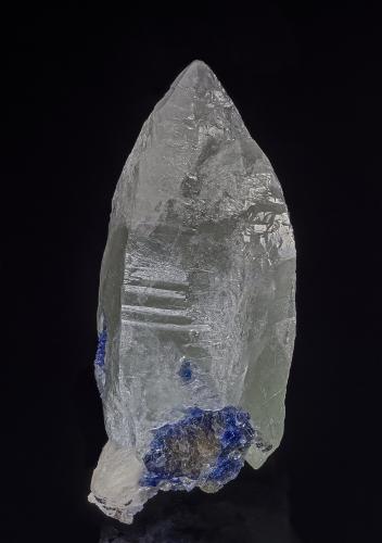 Quartz, Zoisite (var tanzanite)<br />Merelani, Montes Lelatema, Distrito Simanjiro, Región Manyara, Tanzania<br />7.5 x 3.3 cm<br /> (Author: am mizunaka)