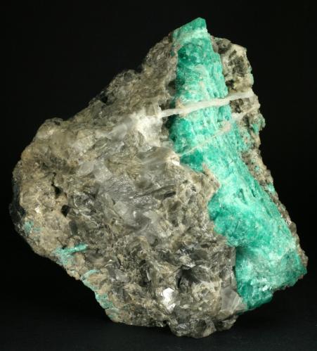 Beryl (variety emerald), Calcite<br />La Pita (distrito minero), Mina Cunas, Municipio Maripí, Cinturón Esmeraldífero Occidental, Departamento Boyacá, Colombia<br />12x11x5cm<br /> (Author: Fiebre Verde)